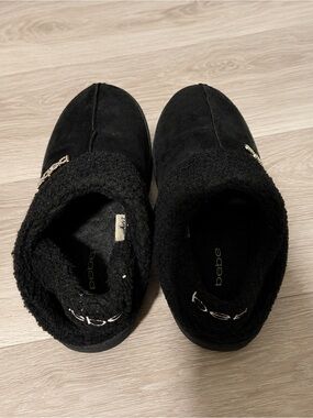 bebe Black Sherpa-Trim Slip-On Slippers with Logo Accent
